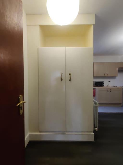 Very Large Studio On Finchley Road 15 Apartament